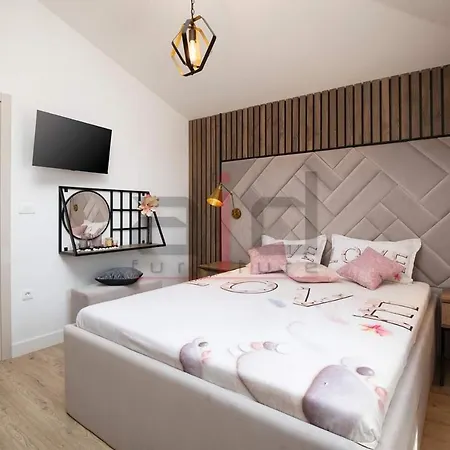 Porta Aurea & Wellness Oasis アパート プーラ